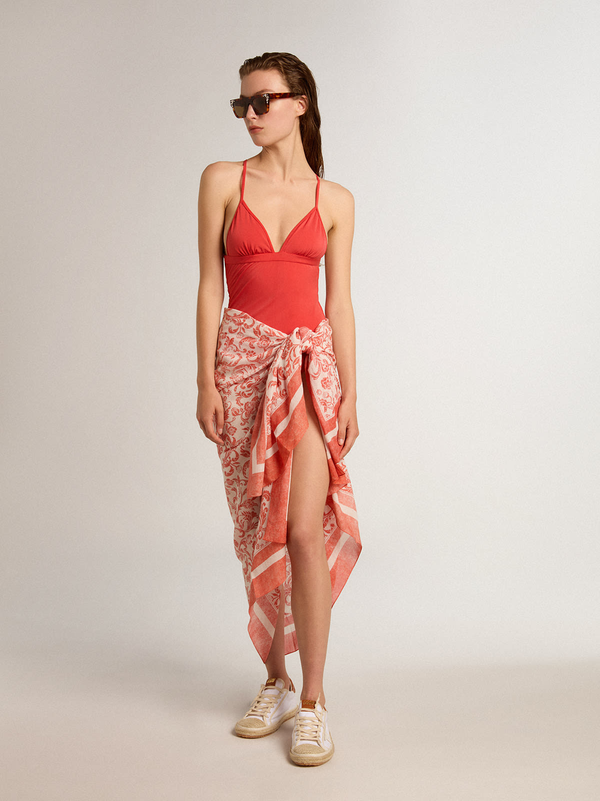 Golden Goose - Sarong in cotton voile with all-over white and coral-red print in 