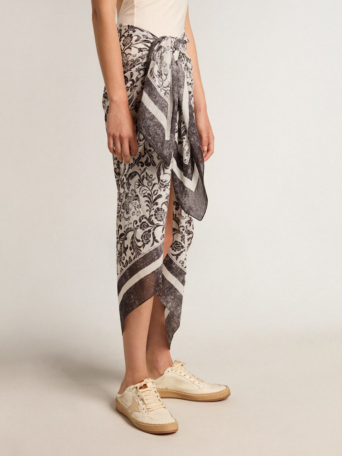 Golden Goose - Sarong in cotton voile with all-over black and white print in 