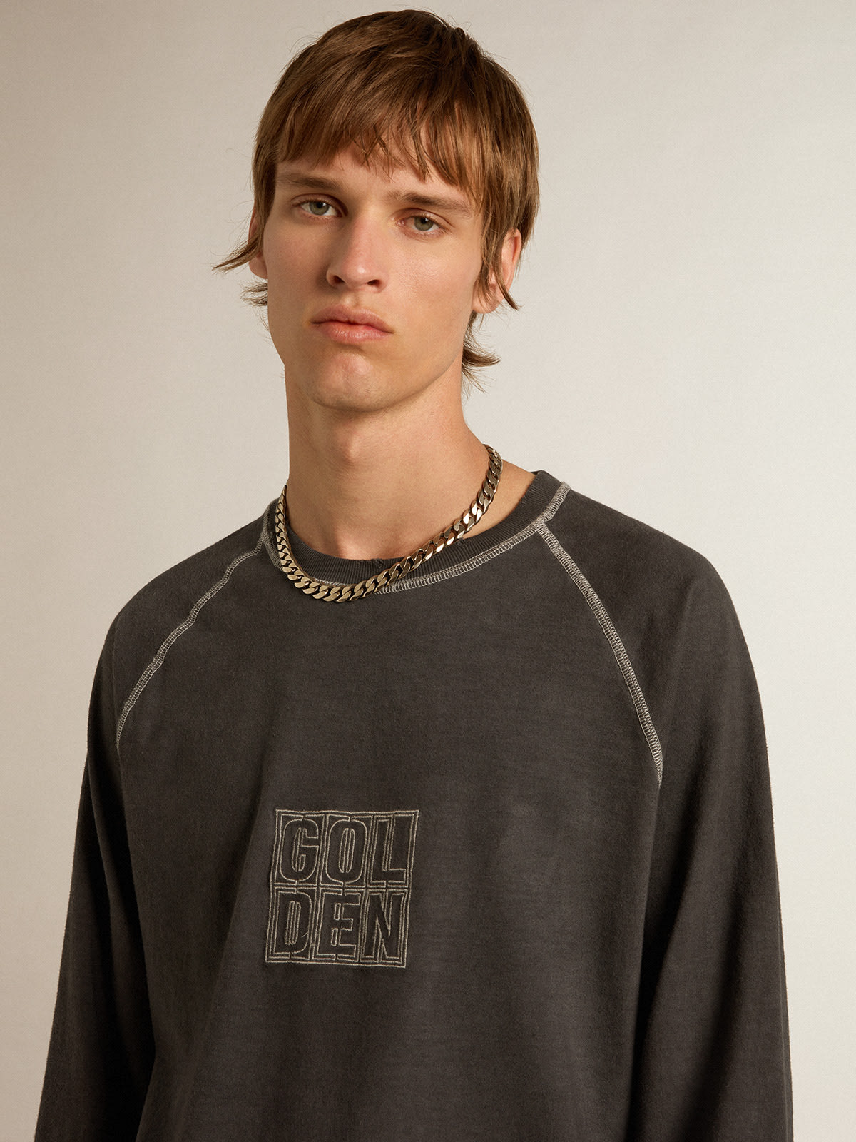 Anthracite T-shirt with white lettering on the front | Golden Goose