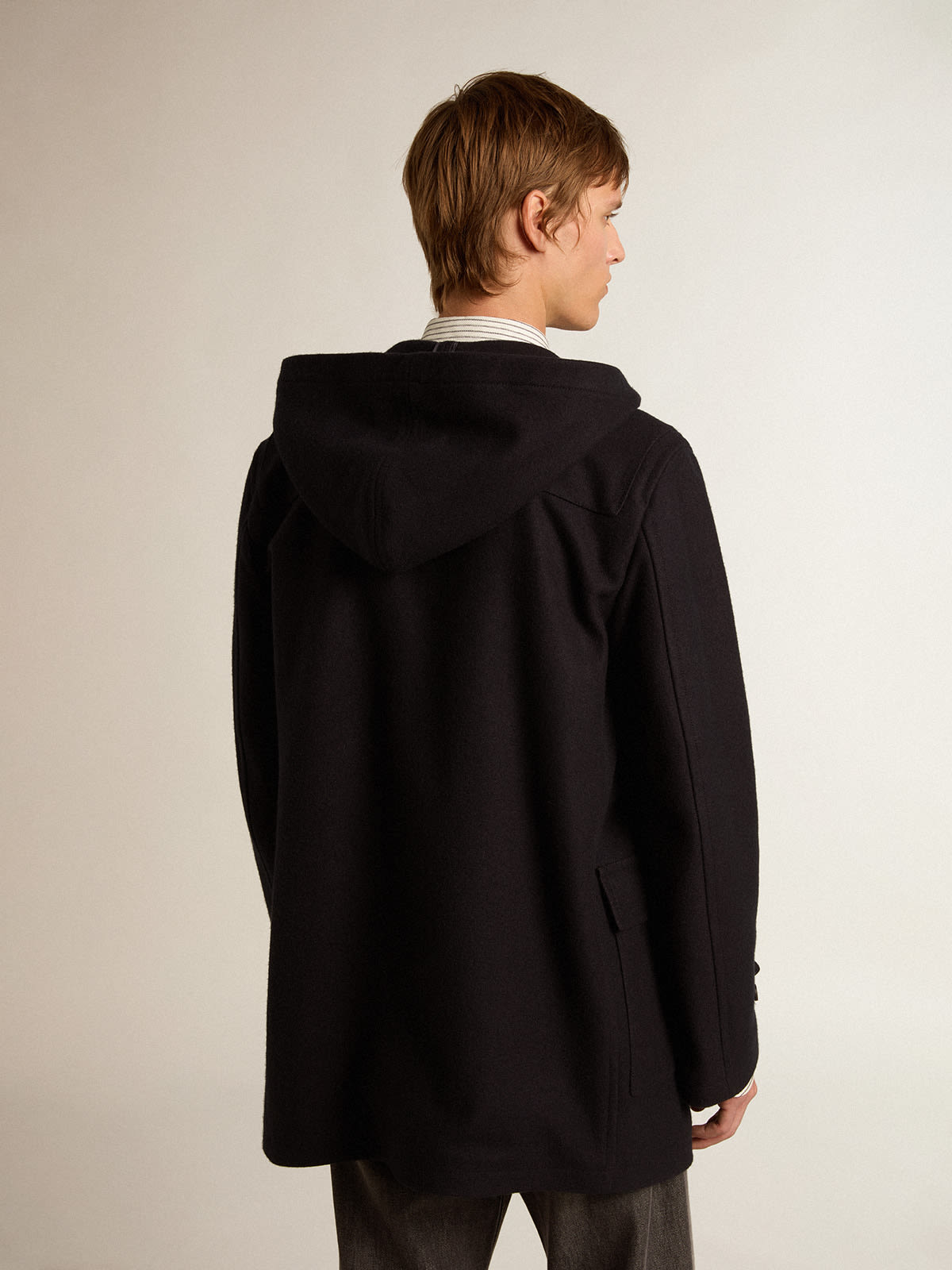 Toggle coat with outlet hood