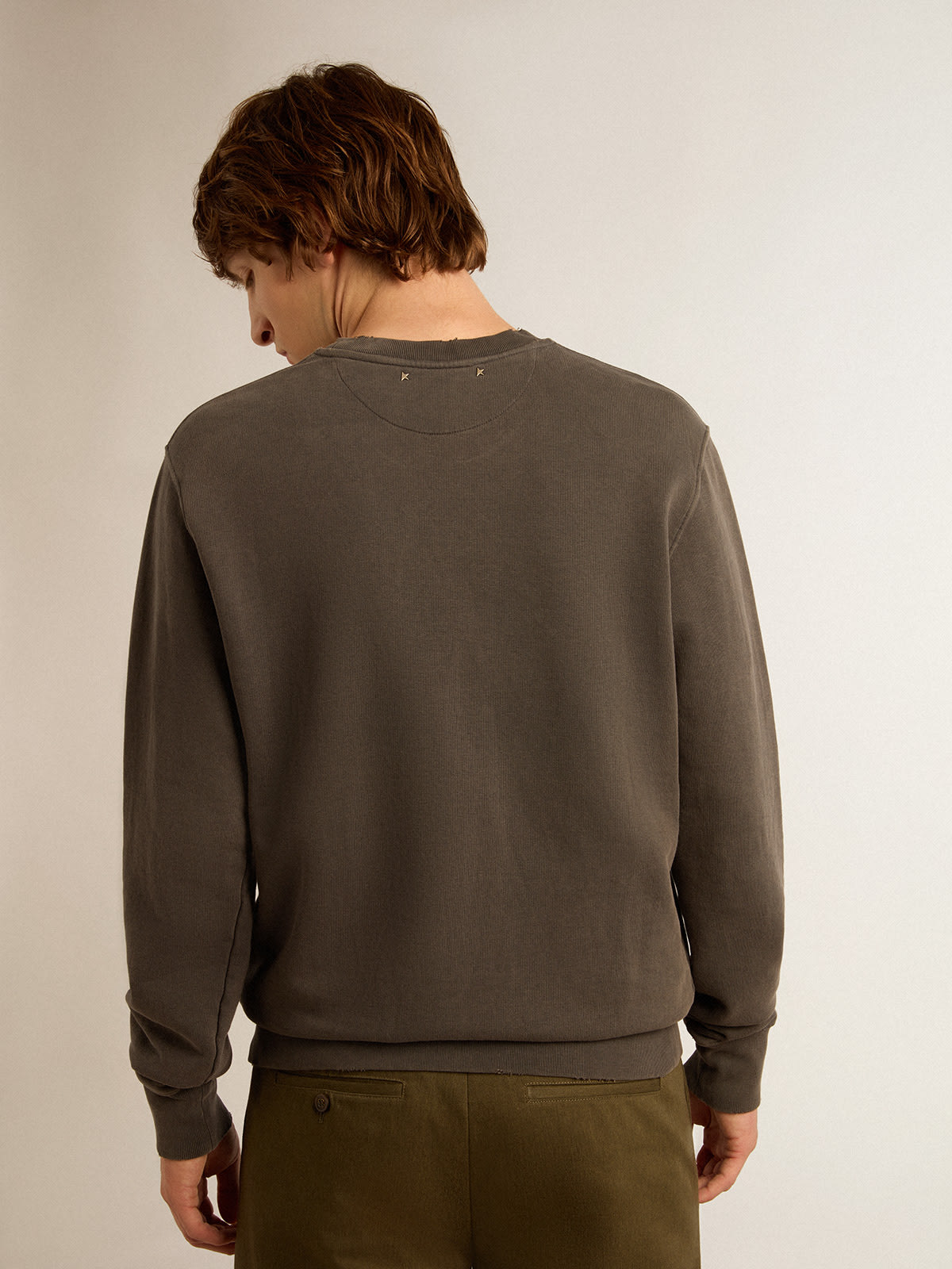 Men's gray sweatshirt with logo and distressed treatment | Golden