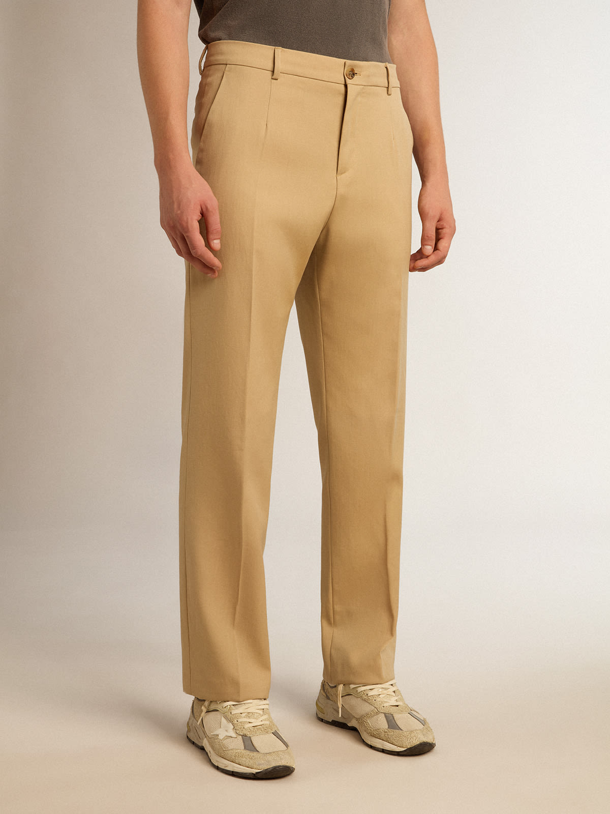 Men’s wool gabardine pants in sand