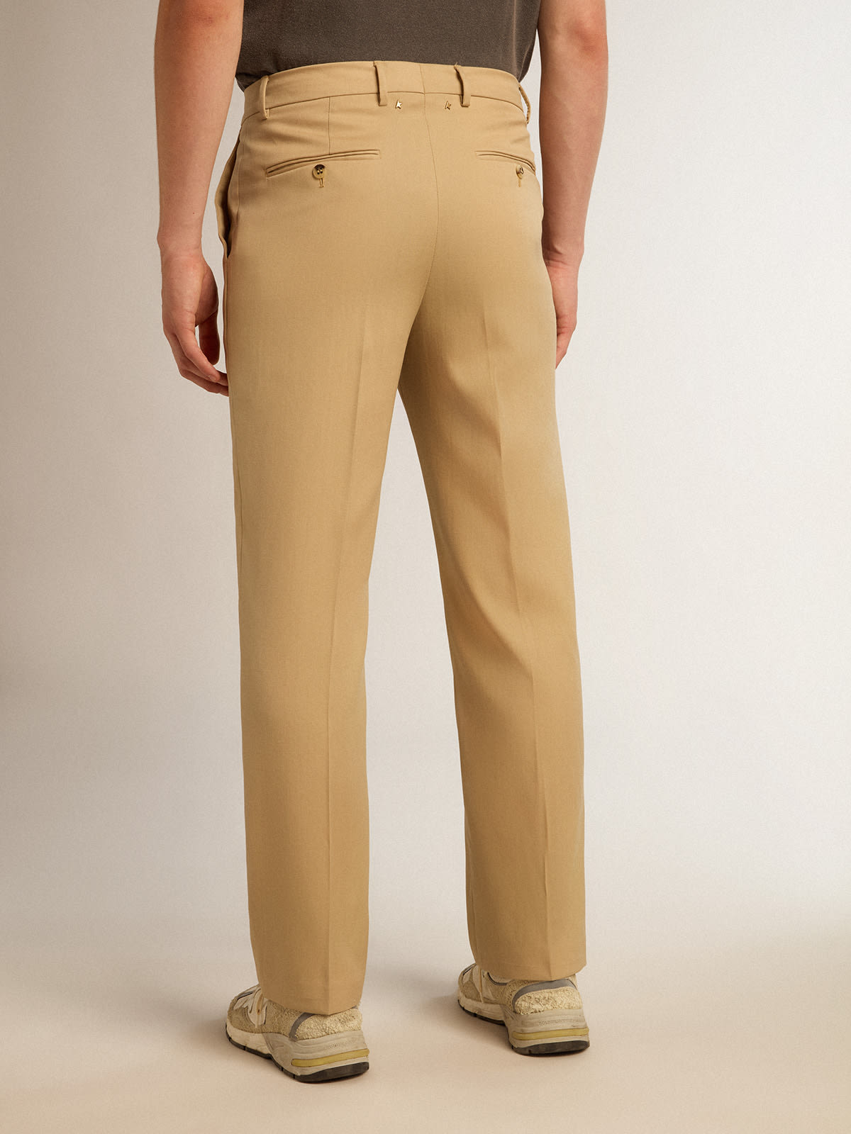 Golden Goose - Pantalone da uomo in gabardine di lana color sabbia in 