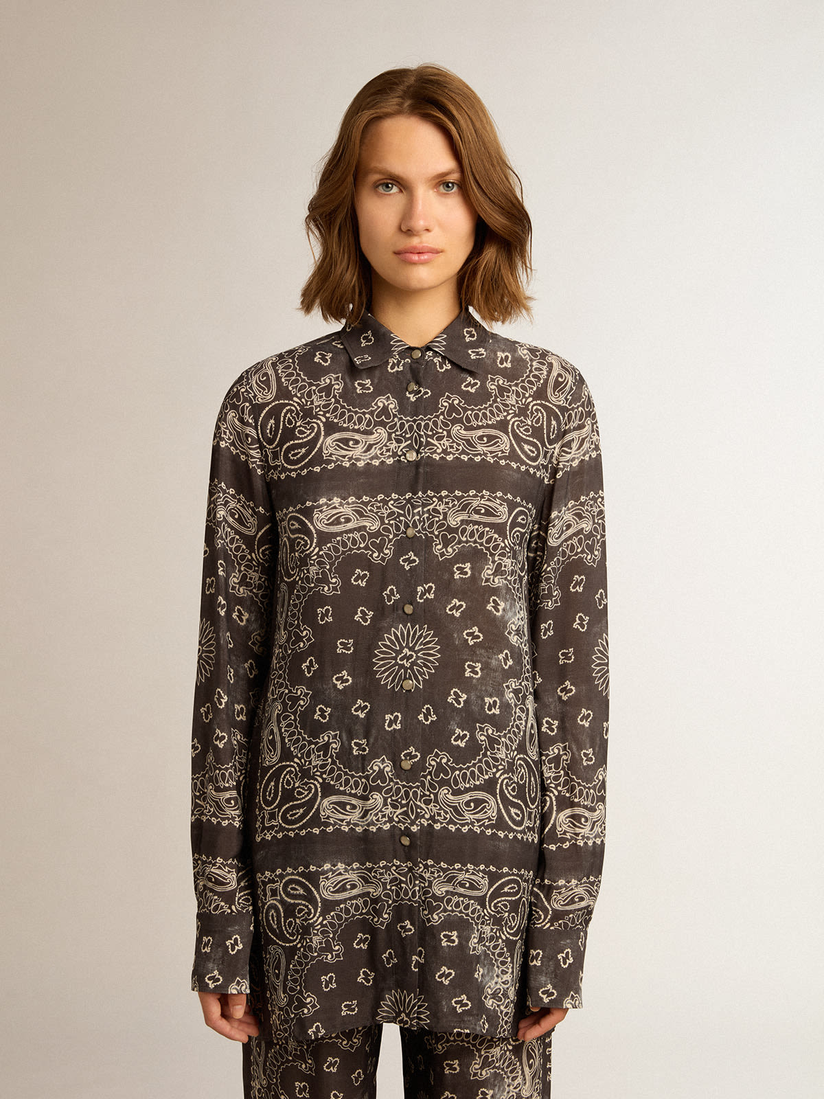 Golden Goose - Pajama shirt in anthracite gray with paisley print in 