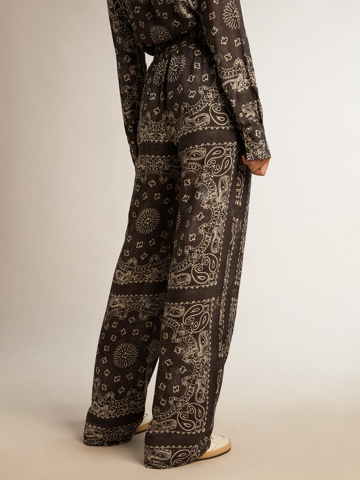 Golden Goose - Anthracite-gray joggers with paisley print in 