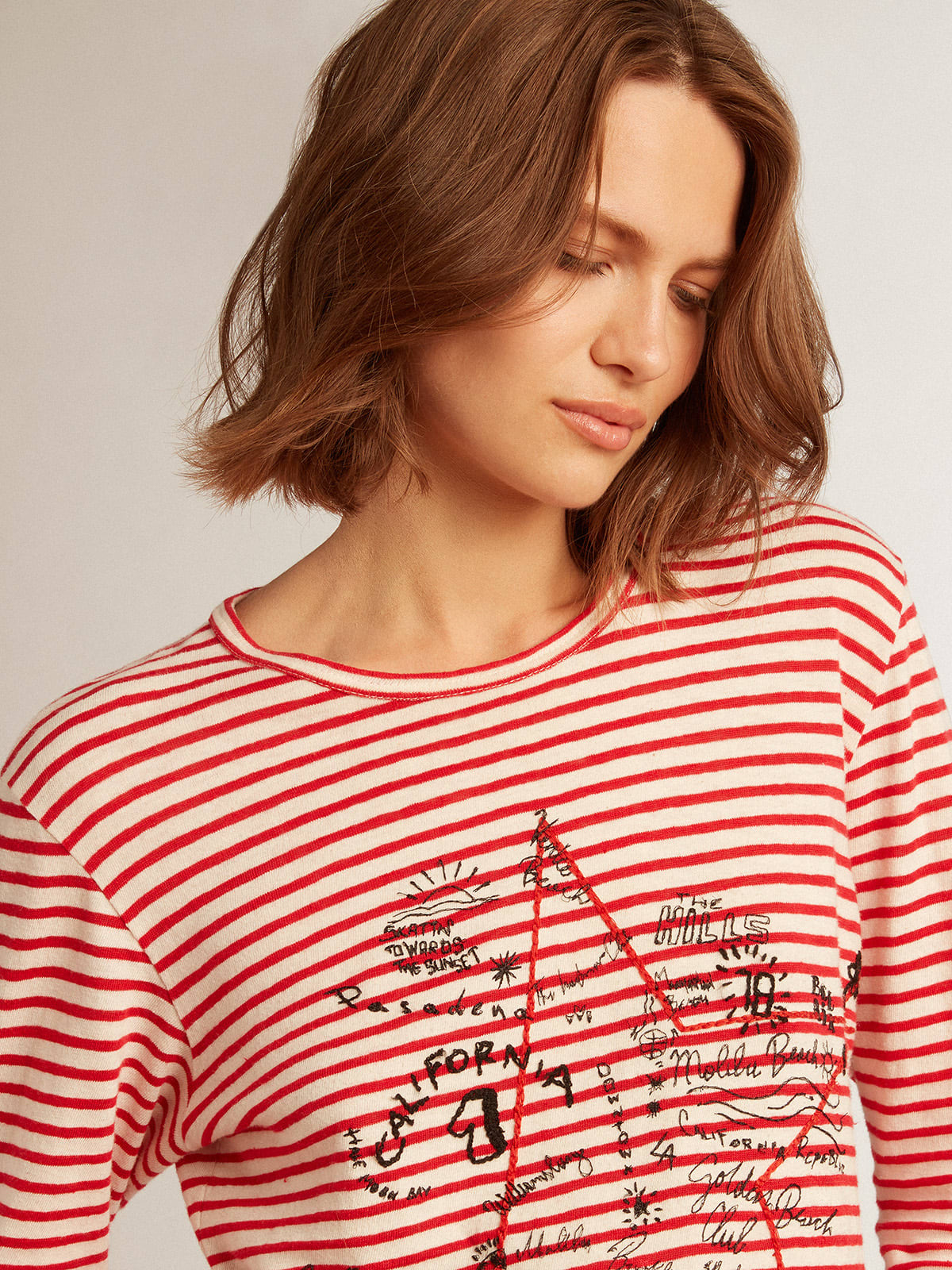 Golden Goose - Damen-T-Shirt mit weißen und roten Streifen und Stickerei vorne in 