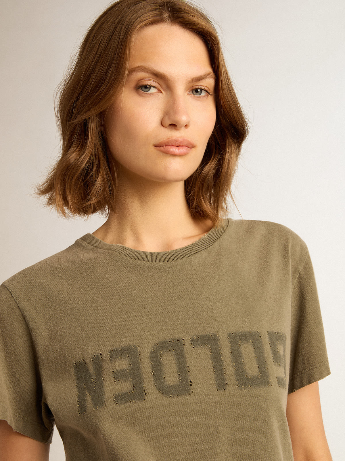 Golden Goose - T-shirt femme vert olive avec inscription Golden in 