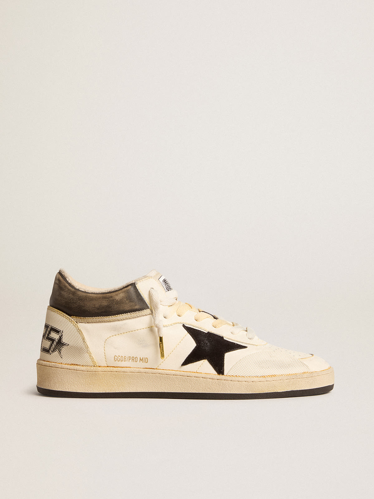 Men’s Ball Star Pro Mid in aged white leather with black star