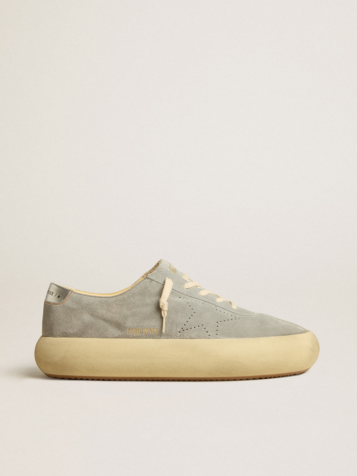 Golden Goose - Men's Space-Star shoes in ice-gray suede with perforated star in 