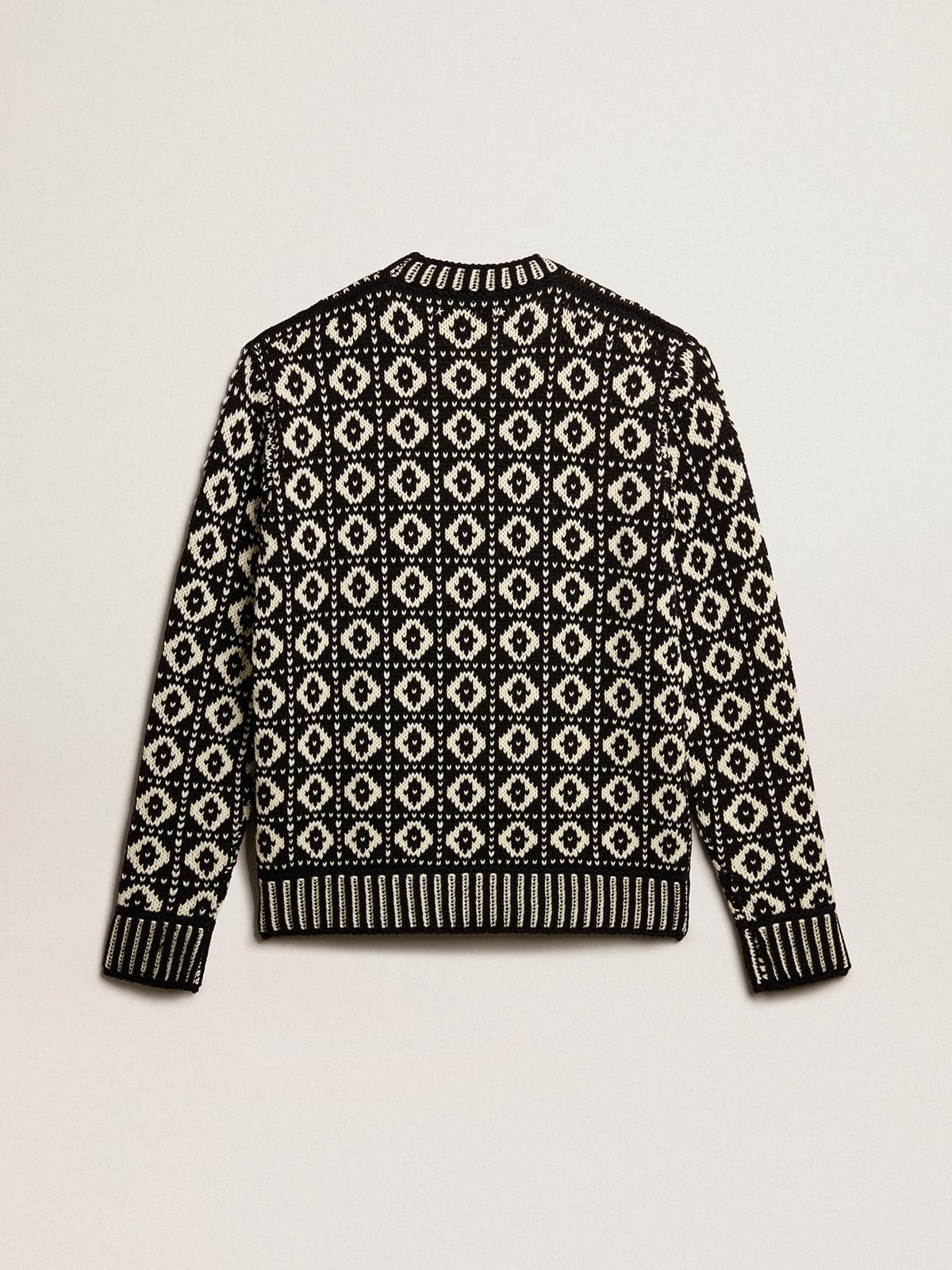 Round neck sweater with geometric pattern in vintage white and black