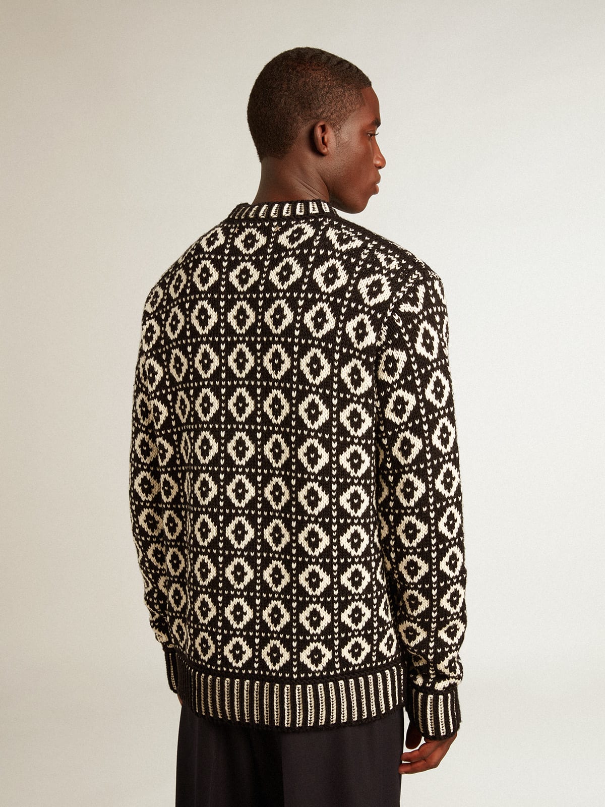 Golden Goose - Round-neck sweater with geometric pattern in vintage white and black  in 