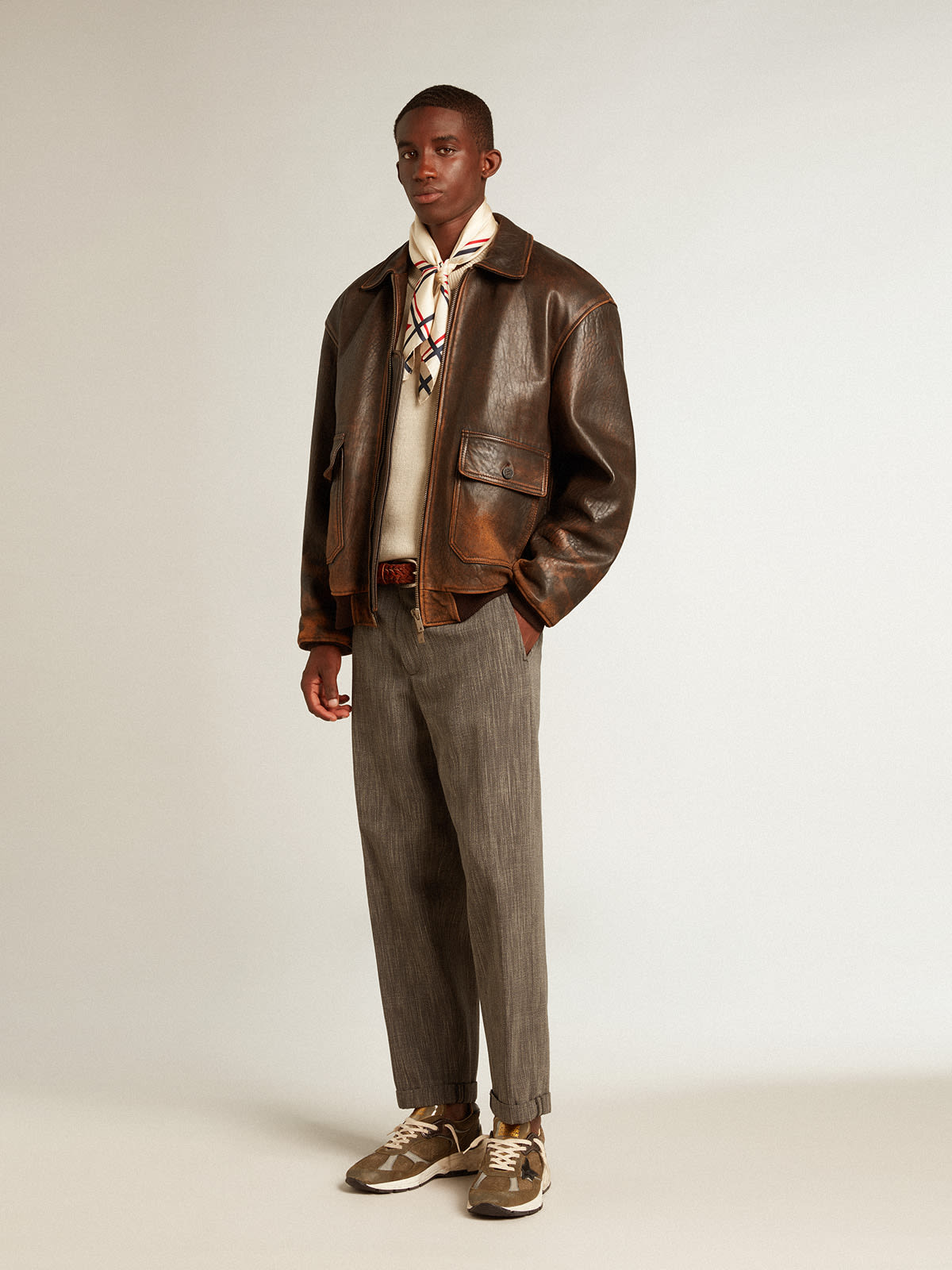 Golden Goose - Jersey de cuello redondo de hombre en algodón color panamá con logotipo en la espalda  in 