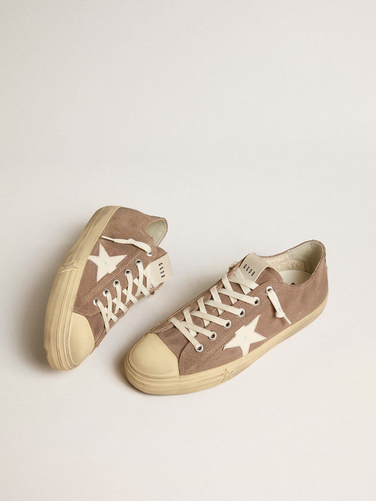 Flat Mens Sneakers V-Star | Golden Goose