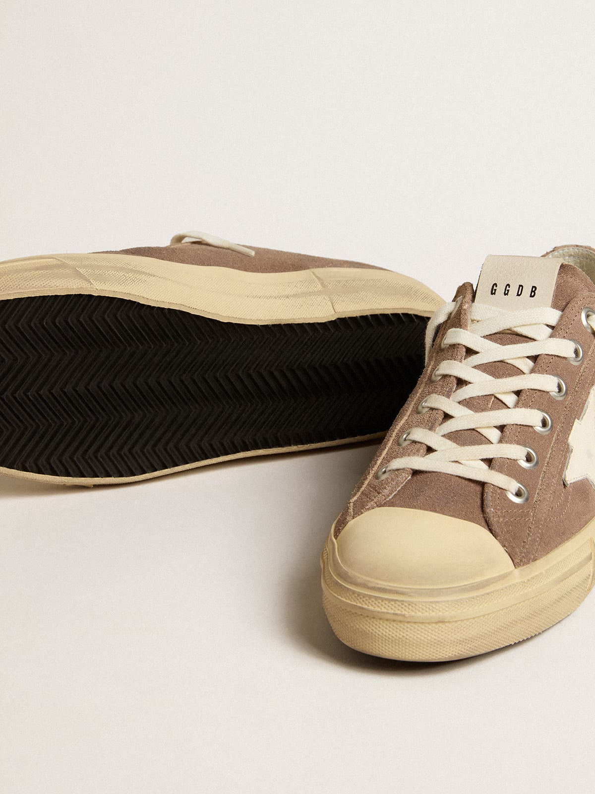 Golden Goose - V-Star in dove-gray suede with white nappa leather star in 
