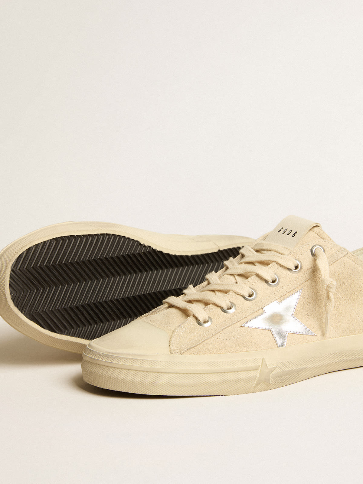 Flat Mens Sneakers V-Star | Golden Goose