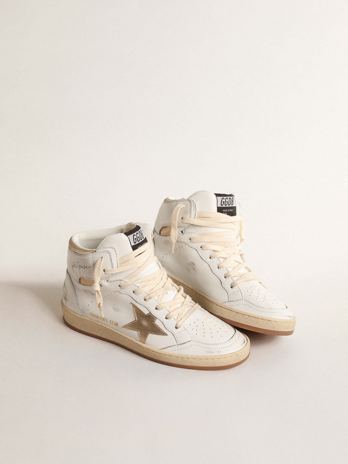 Golden Goose - Sky-Star in white nappa leather with gold metallic leather star and heel tab in 