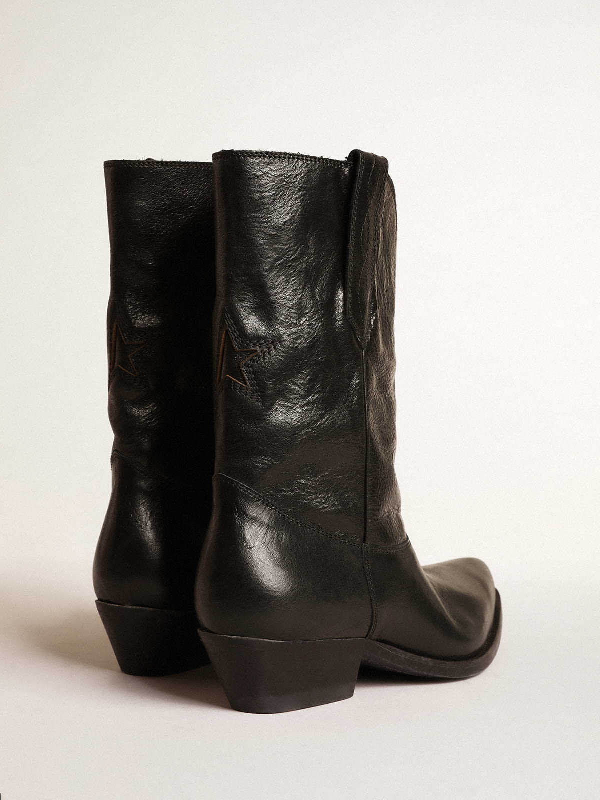 Low Wish Star boots in black leather with black star