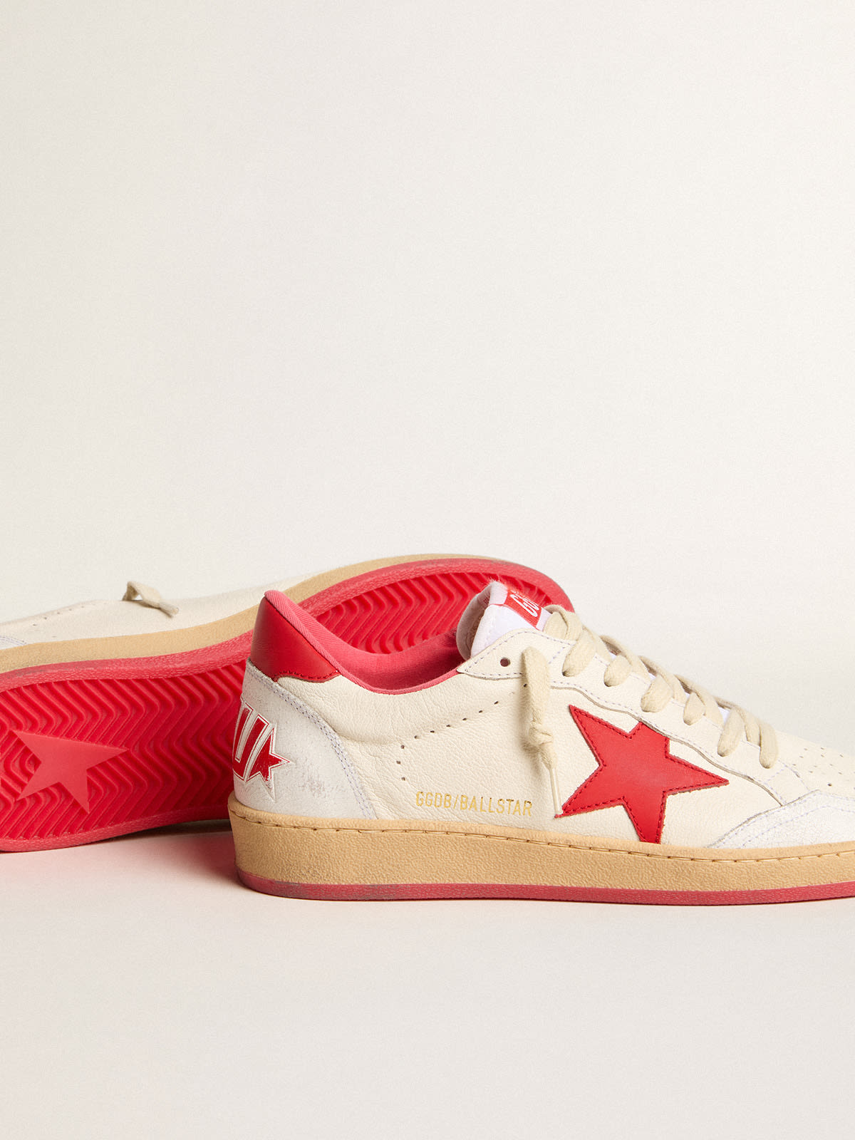 Golden Goose - Men’s Ball Star  Wishes in white leather with a red star and heel tab in 