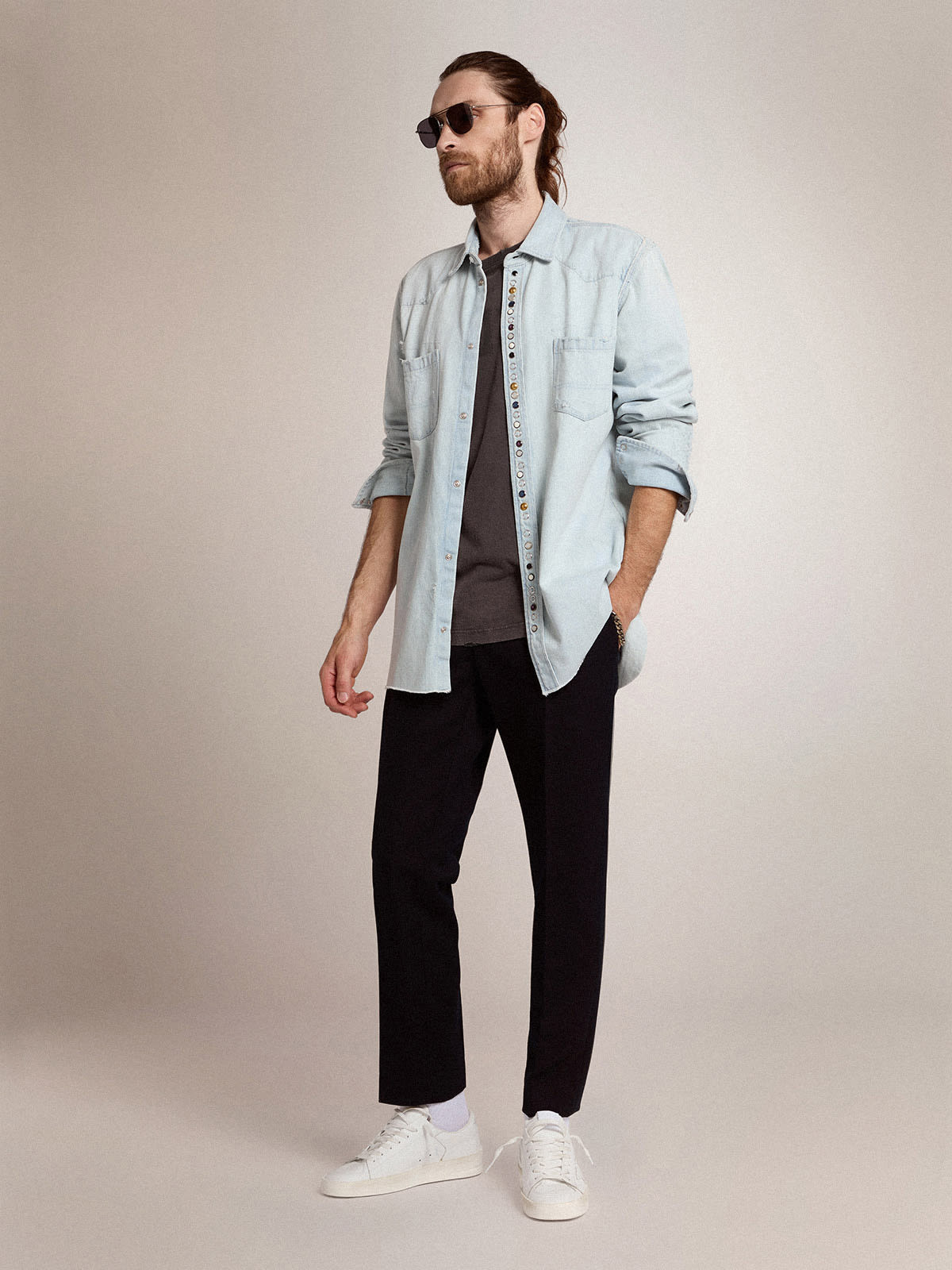 Golden Goose - Camisa denim descolorida con tachuelas martilladas para hombre in 