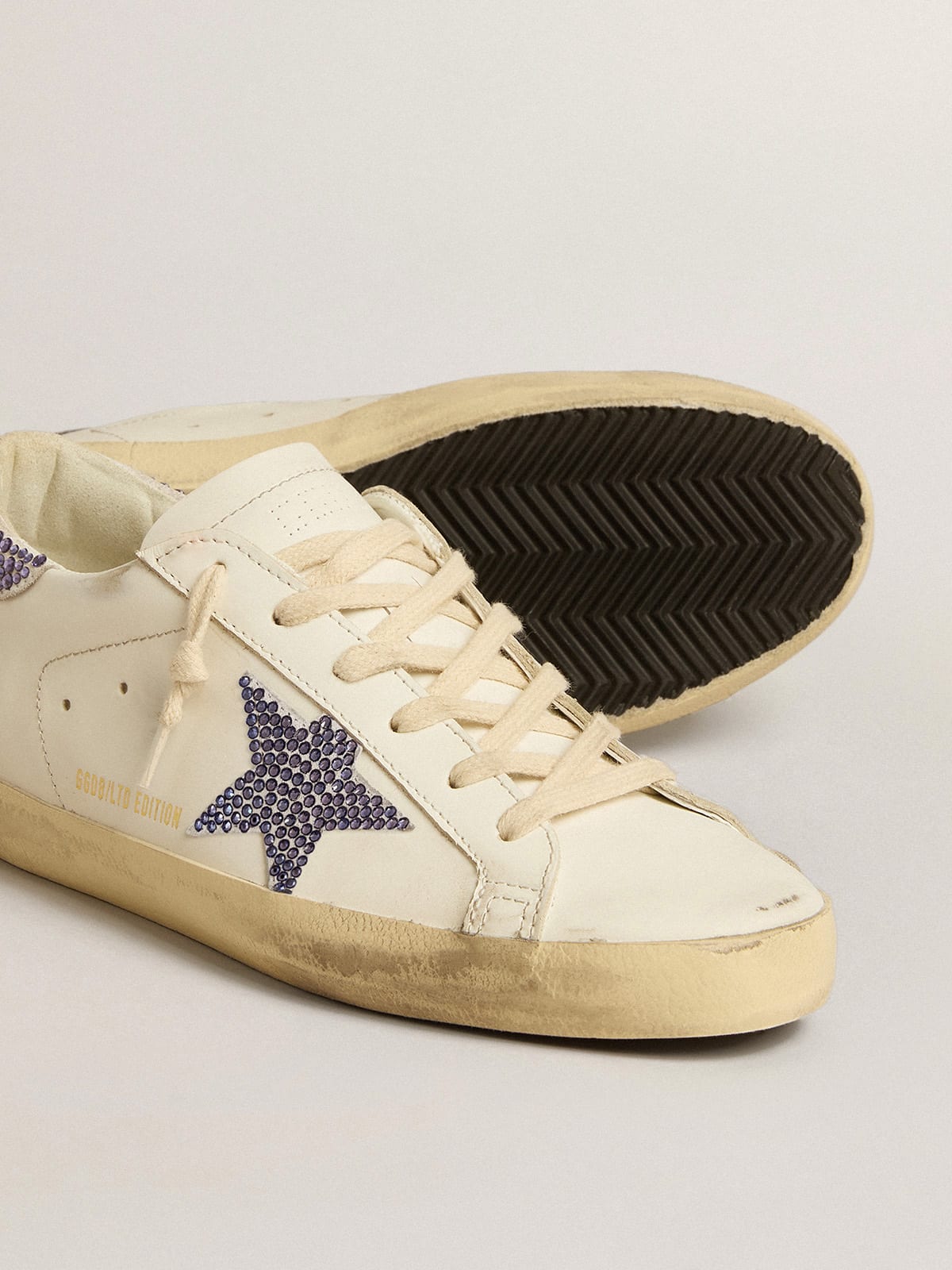 Super-Star de suede e cristais Swarovski prateados com estrela de suede e  cristais Swarovski azuis